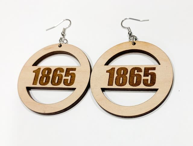 1865 Dangling Wooden Engraved Earrings